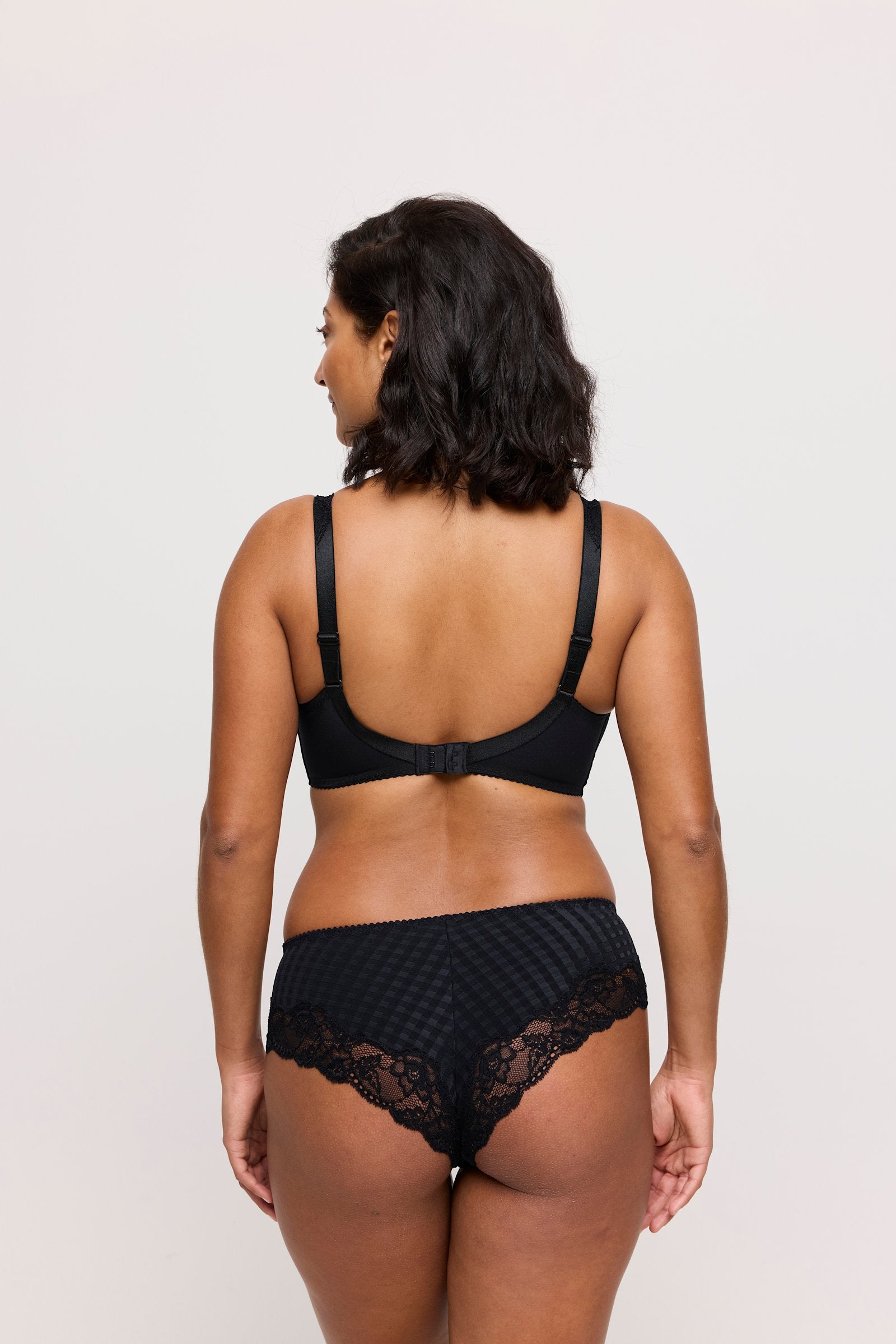 PrimaDonna Madison Hotpant on model in Black