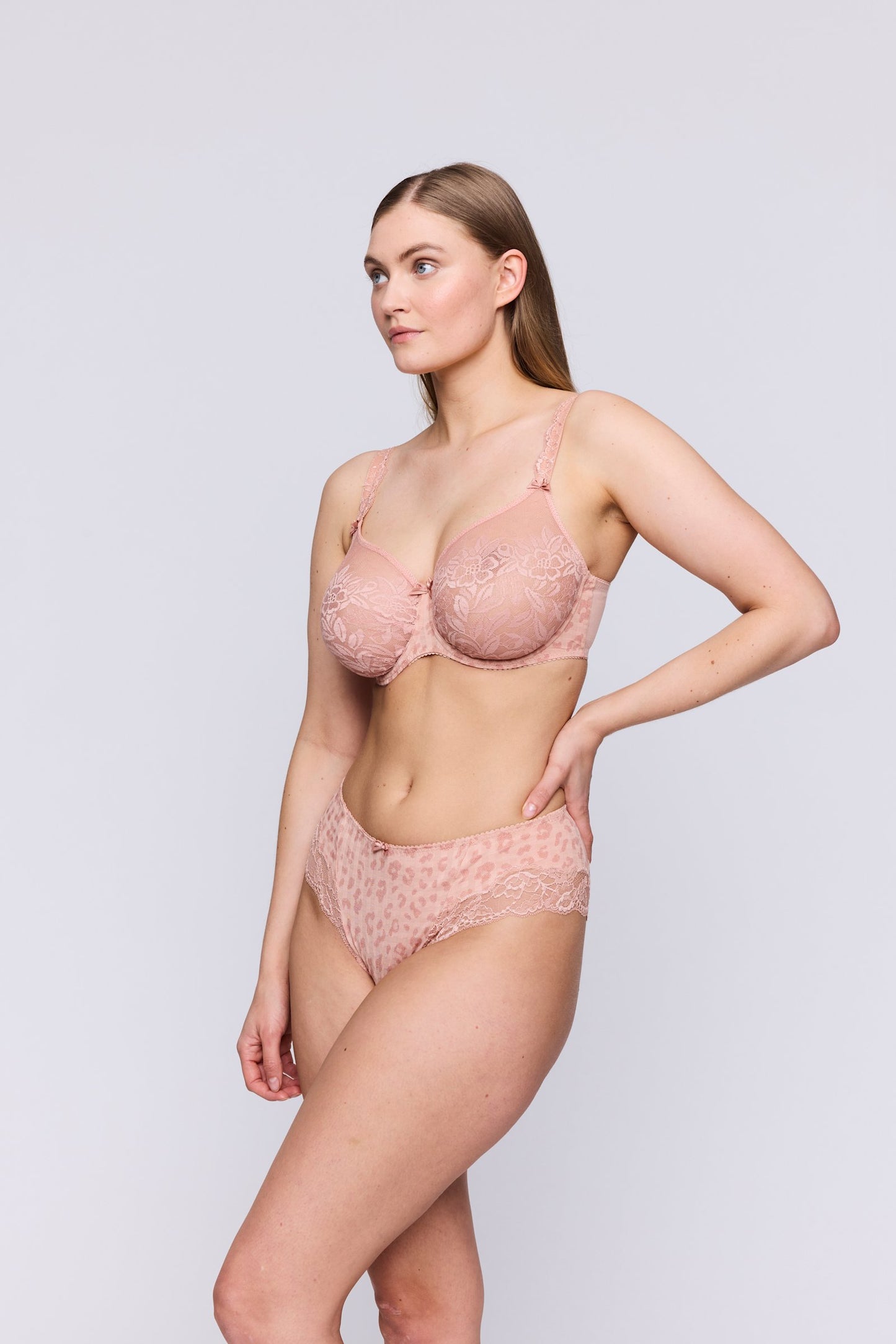 PrimaDonna Madison Hotpant on model in Sweet Dust