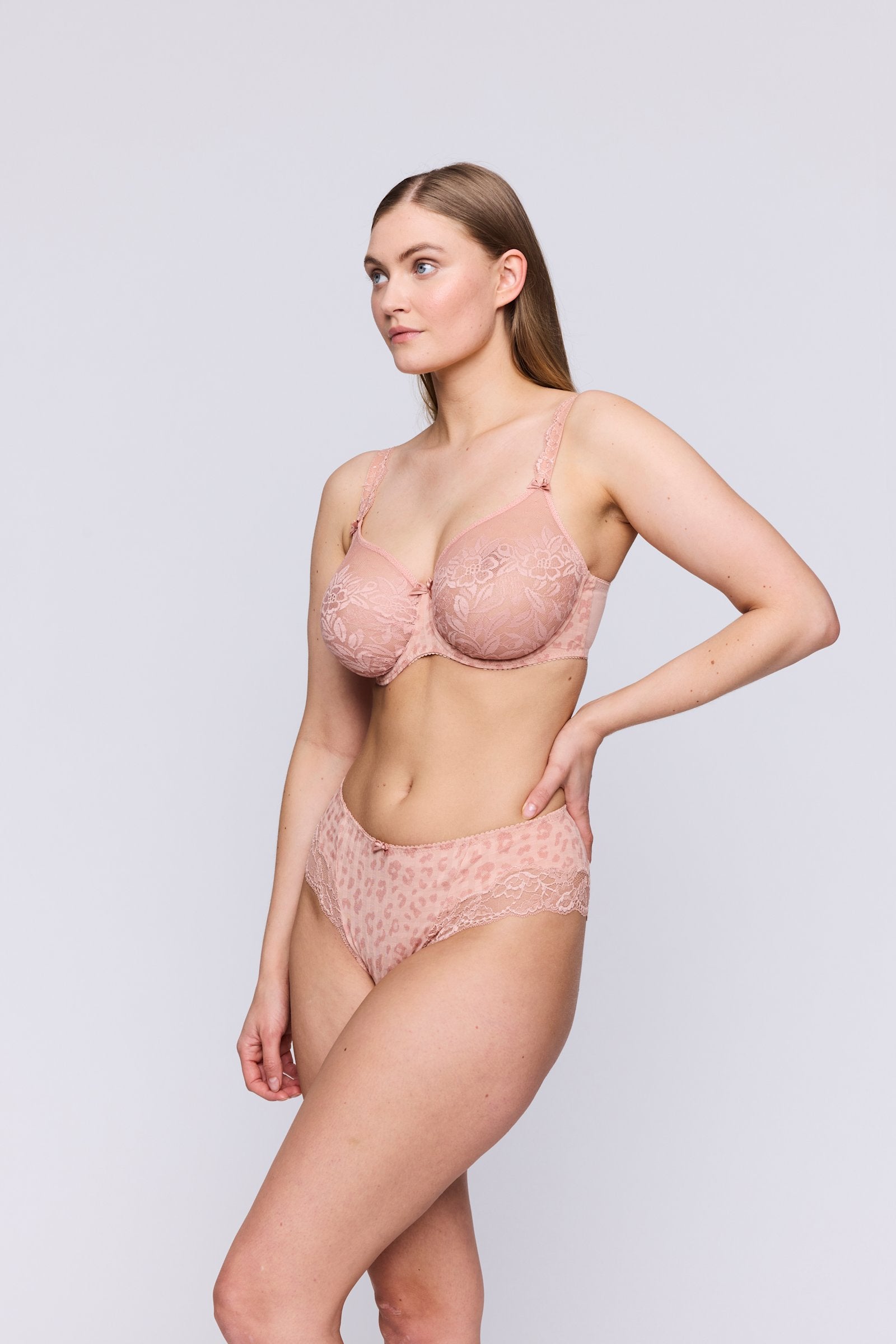 PrimaDonna Madison Hotpant on model in Sweet Dust