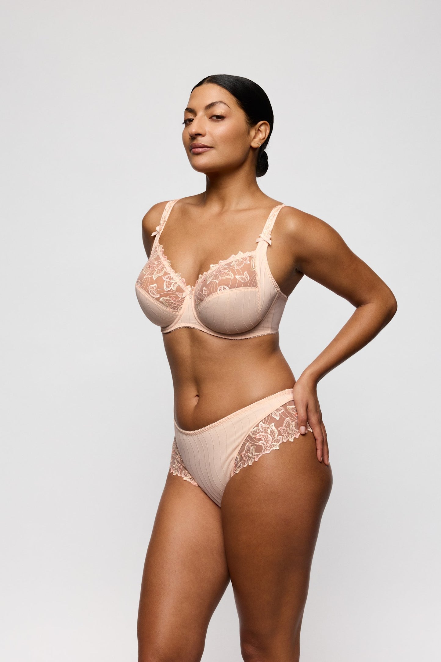 PrimaDonna Deauville Luxury Thong on model in Venus