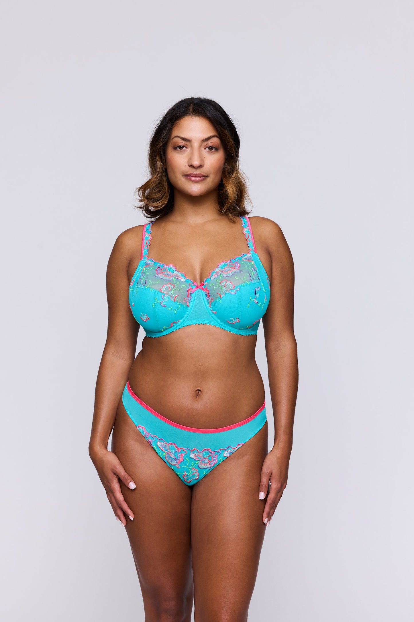 PrimaDonna Devdaha Full Cup Bra on model in Mermaid