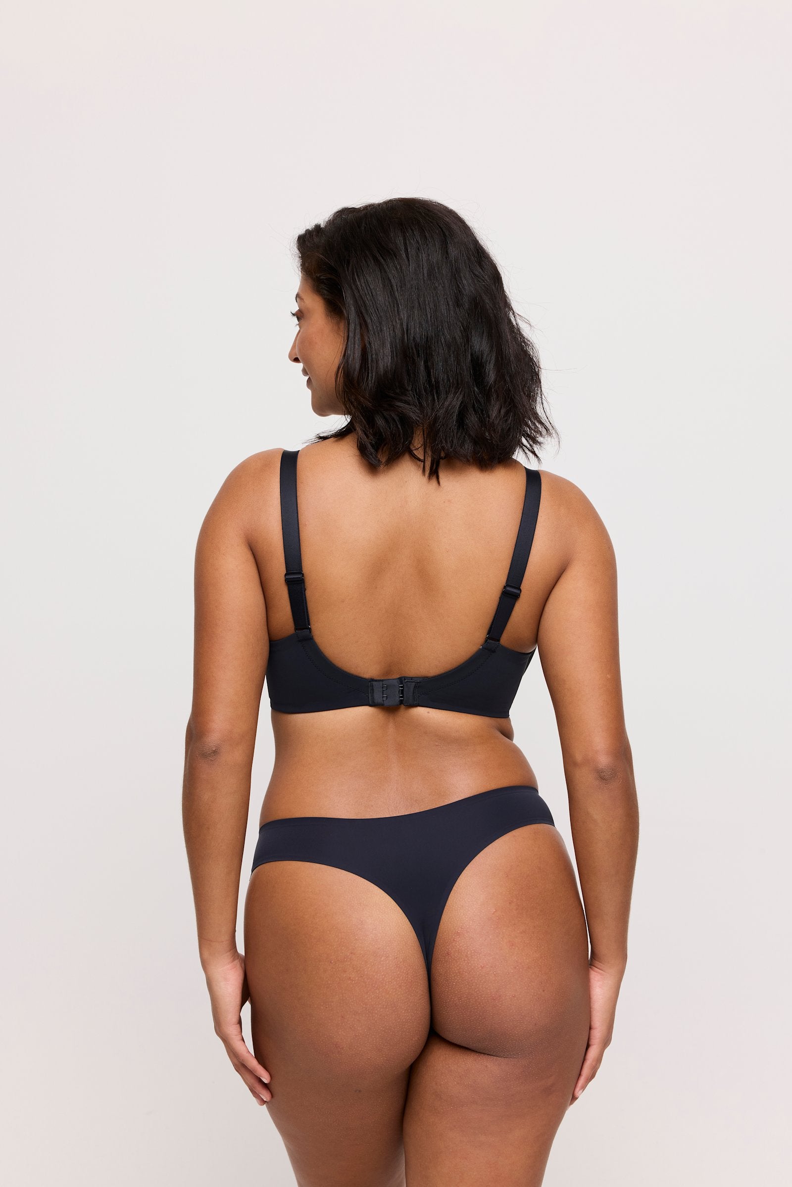 PrimaDonna Figuras Thong on model in Charcoal
