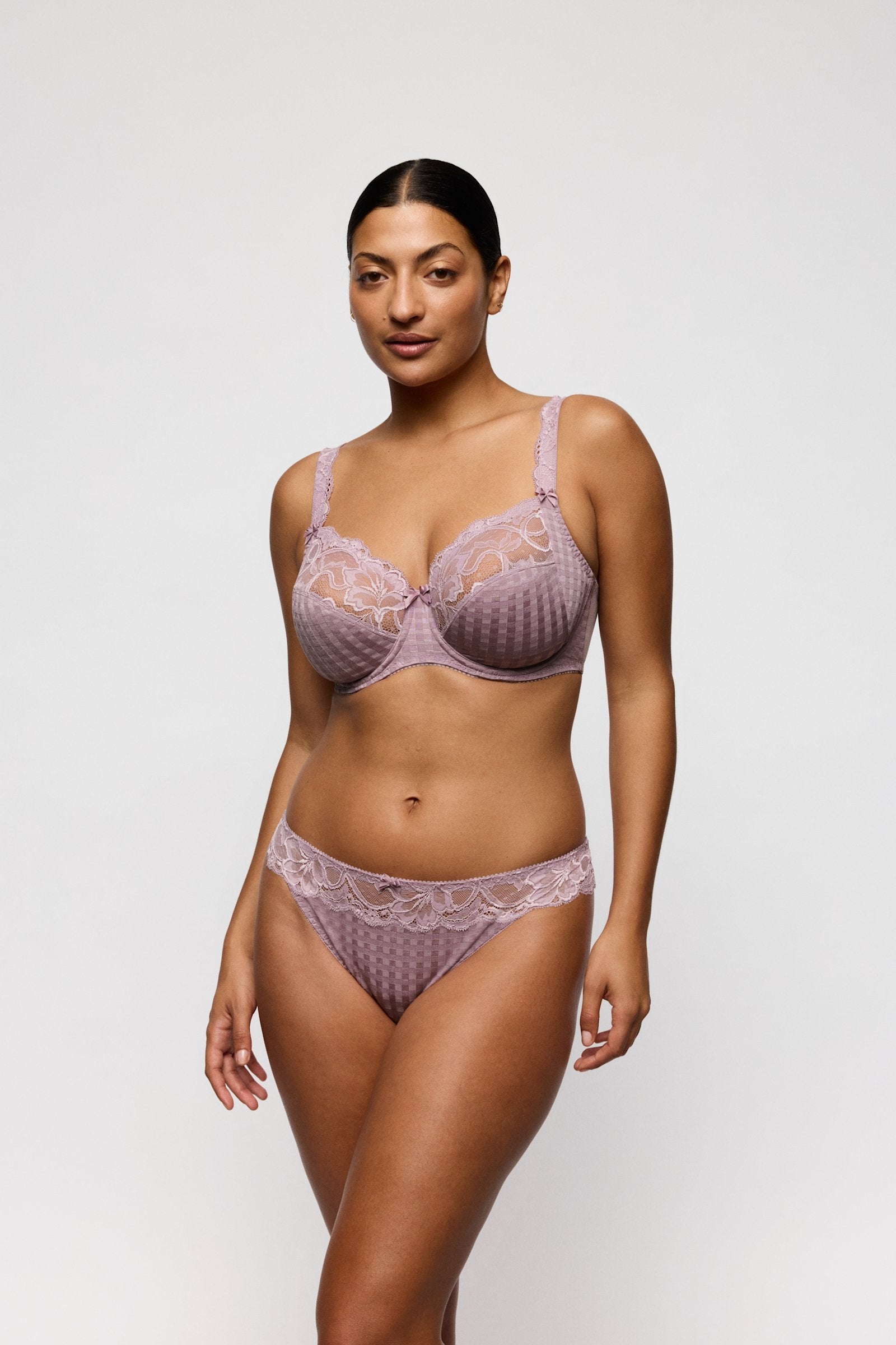 PrimaDonna Madison Full Cup Bra on model in Soft Sand