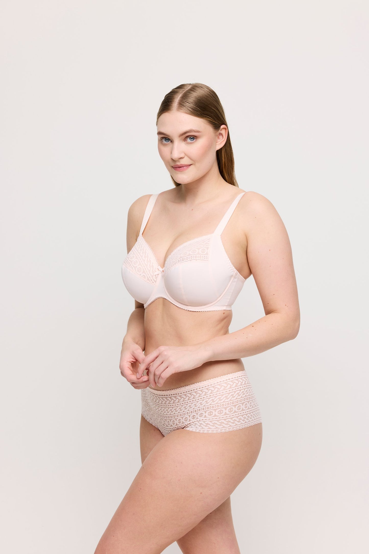 PrimaDonna Montara Luxury Thong on model in Crystal Pink