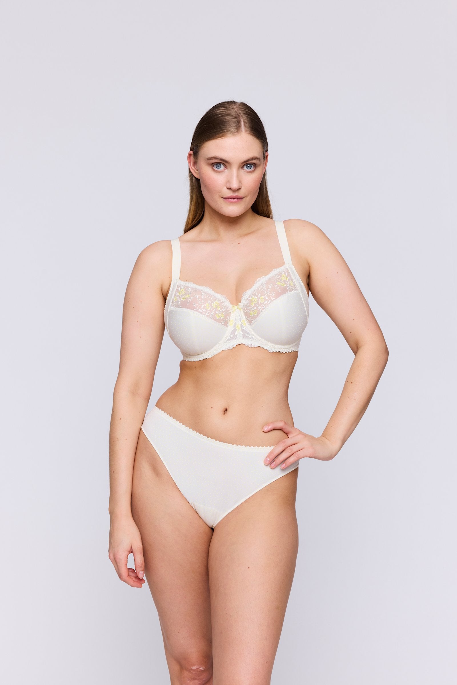 PrimaDonna Novaro Thong on model in Vintage Natural