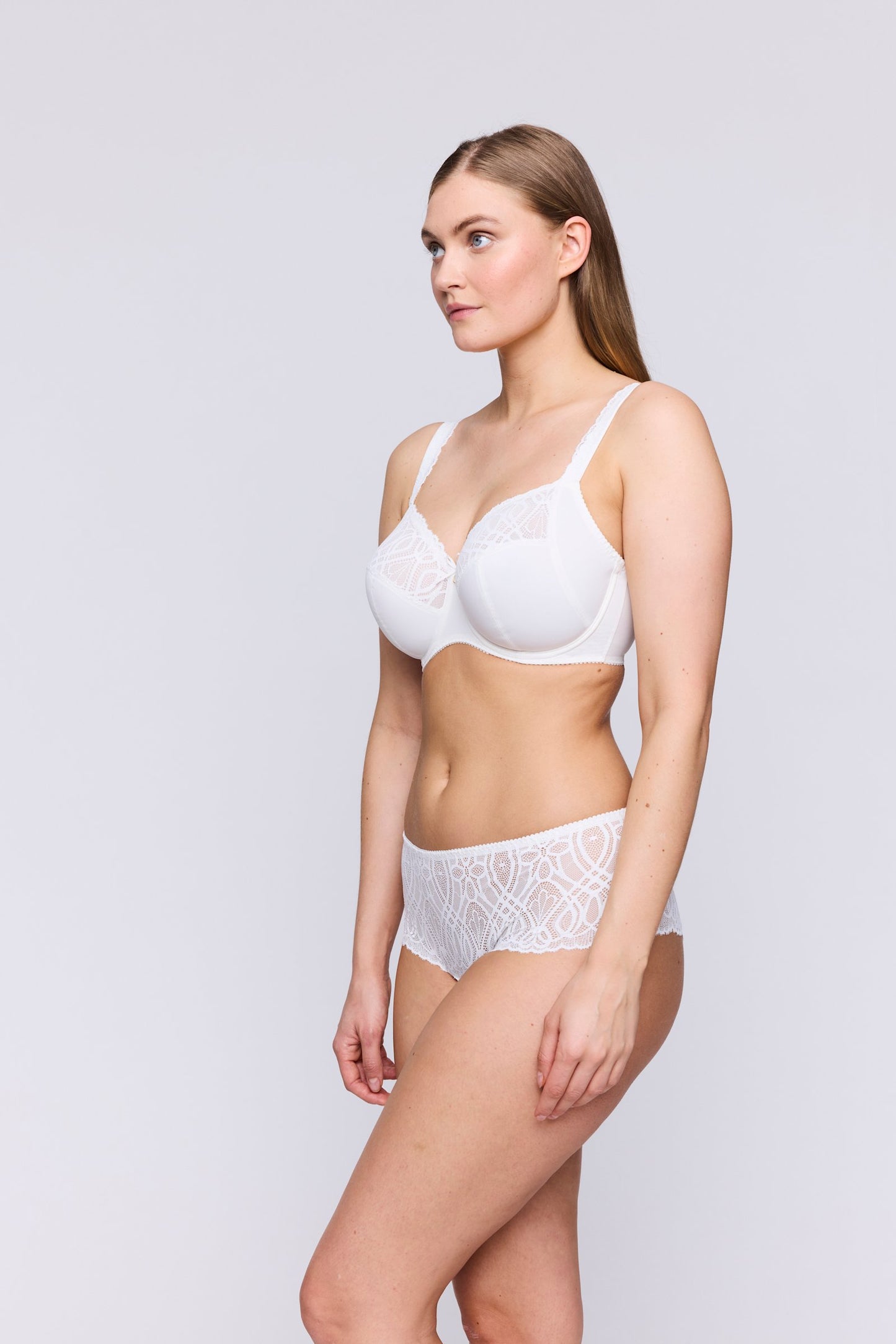 PrimaDonna Salerno Full Cup Bra on model in Natural