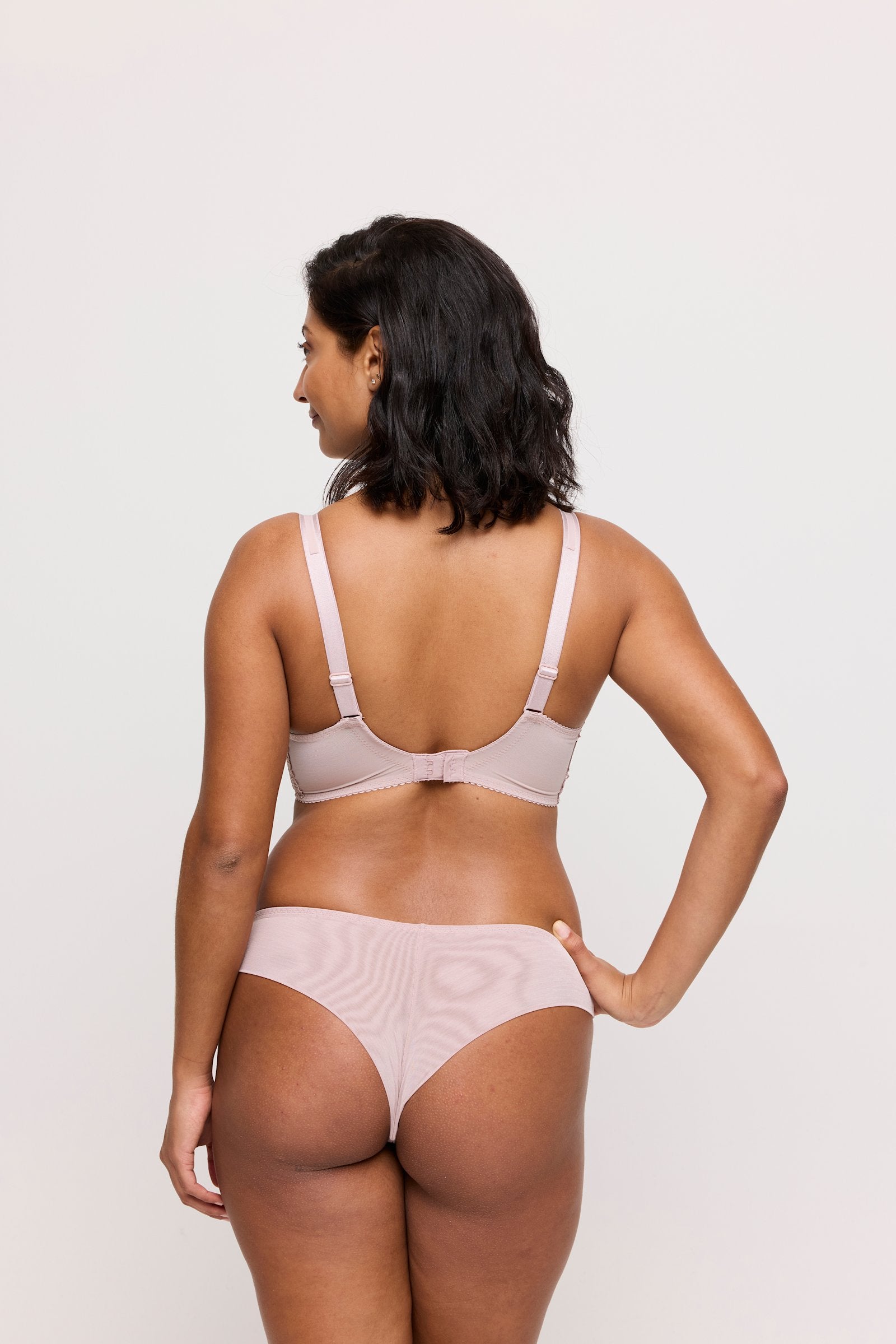 PrimaDonna Sophora Thong on model in Bois de Rose