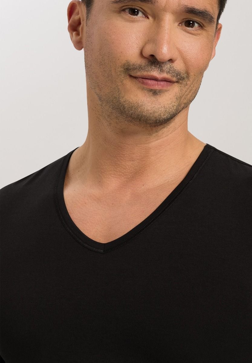 Hanro Basic Natural Function Natural Function S/Slv Shirt V-Neck (073185) Deep Black