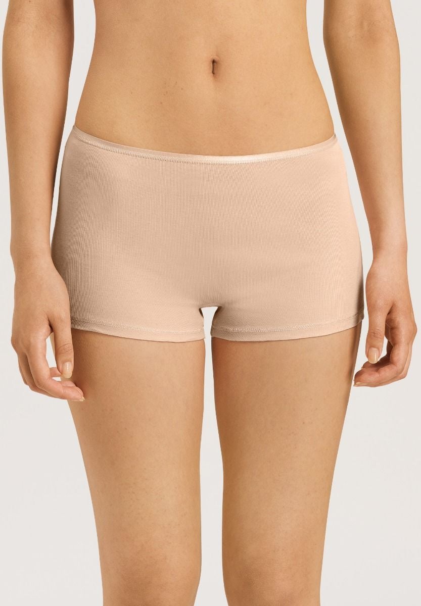 Hanro Basic Cotton Seamless Cotton Seamless Shortleg Pants (071631) Beige