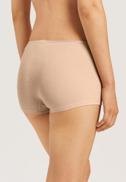 Hanro Basic Cotton Seamless Cotton Seamless Shortleg Pants (071631) Beige