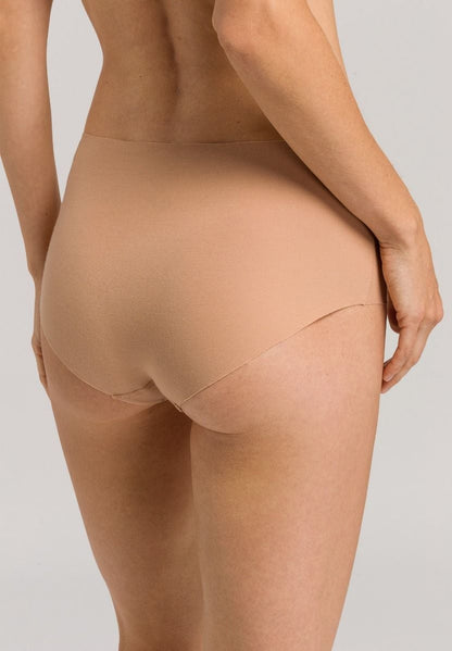 Hanro Basic Invisible Cotton Invisible Cotton Maxi Briefs (071228) Beige
