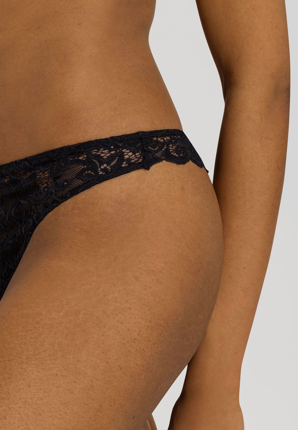 Hanro Basic Moments Moments Thong (071507) Black