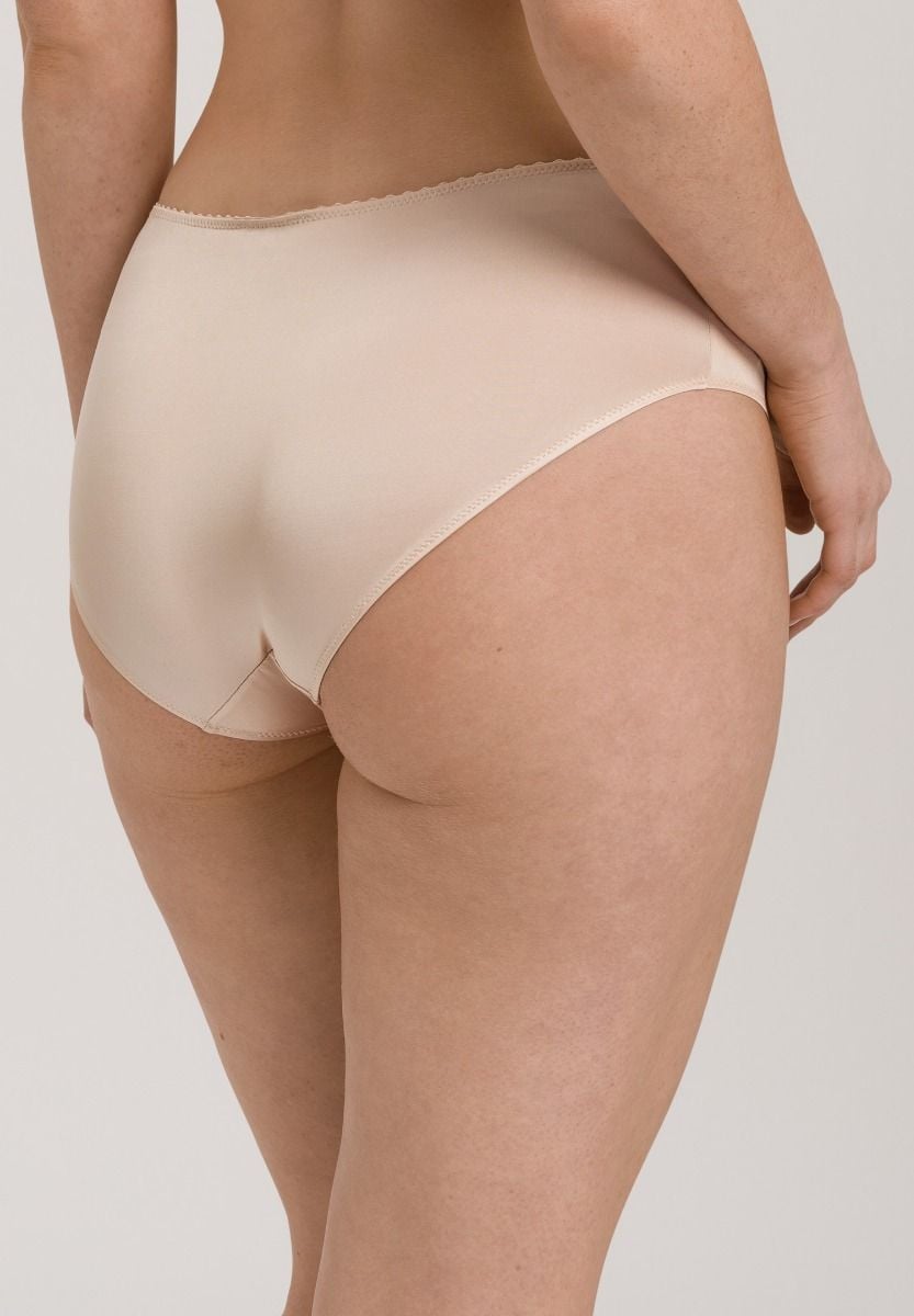 Hanro Basic Satin Deluxe Satin Deluxe Maxi Briefs (071061) Natural