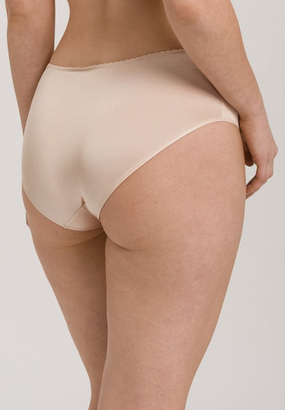 Hanro Basic Satin Deluxe Satin Deluxe Maxi Briefs (071061) Natural