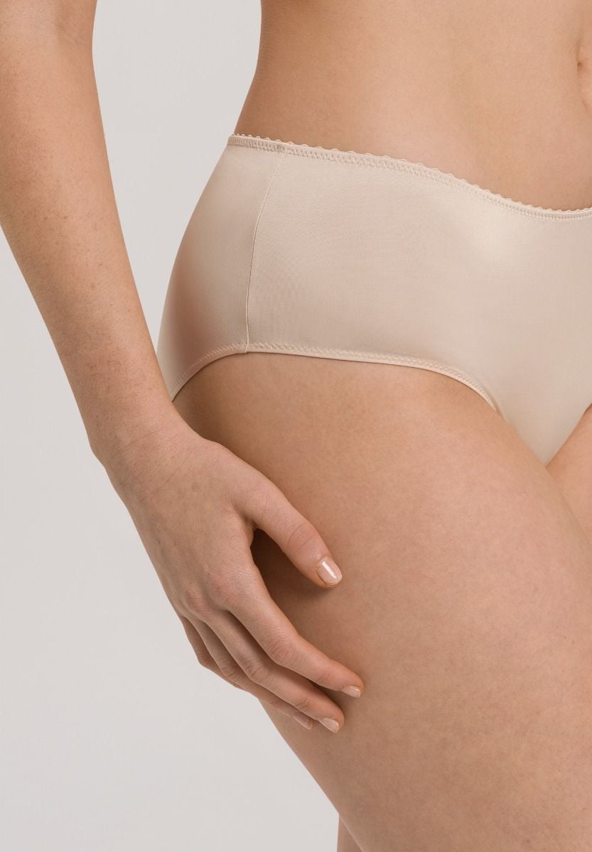 Hanro Basic Satin Deluxe Satin Deluxe Maxi Briefs (071061) Natural